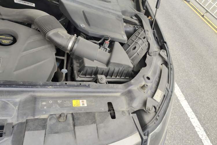 Used Land Rover Discovery Sport 2015 2.0T SE Engine Bay Left