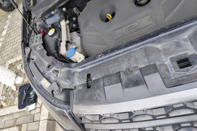 Used Land Rover Discovery Sport 2015 2.0T SE Engine Bay Right