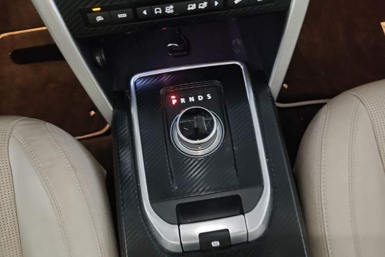 Used Land Rover Discovery Sport 2015 2.0T HSE LUXURY Gear Lever