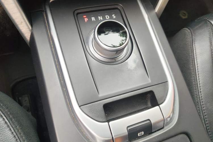 Used Land Rover Discovery Sport 2015 2.0T SE Gear Lever