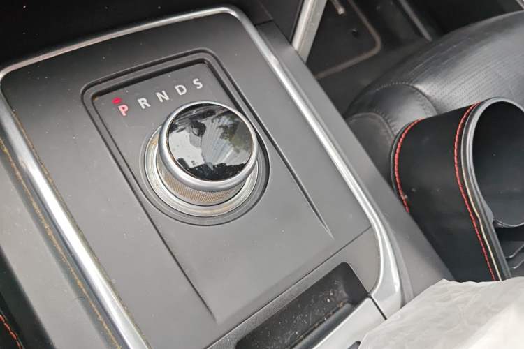 Used Land Rover Discovery Sport 2015 2.0T SE Gear Lever