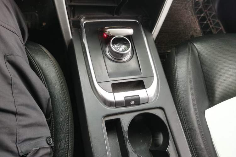 Used Land Rover Discovery Sport 2015 2.0T SE Gear Lever
