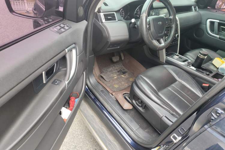 Used Land Rover Discovery Sport 2015 2.0T SE Interior 3