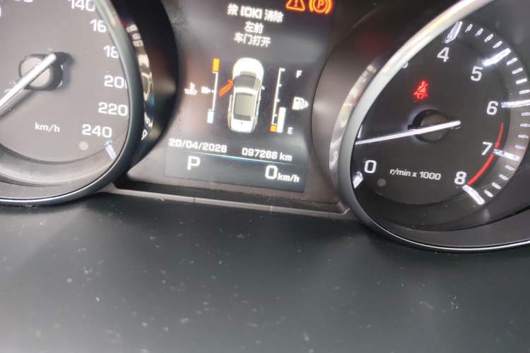 Used Land Rover Discovery Sport 2015 2.0T SE Odometer Close Up