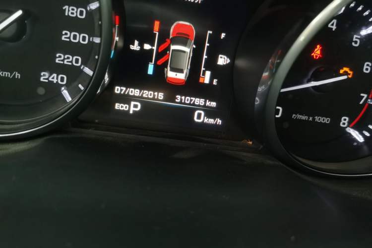 Used Land Rover Discovery Sport 2015 2.0T SE Odometer Close Up