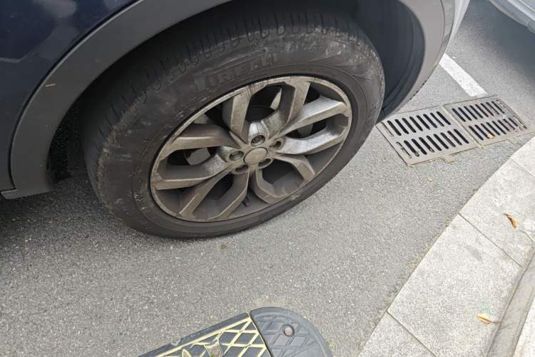 Used Land Rover Discovery Sport 2015 2.0T SE Right Front Wheel Hub