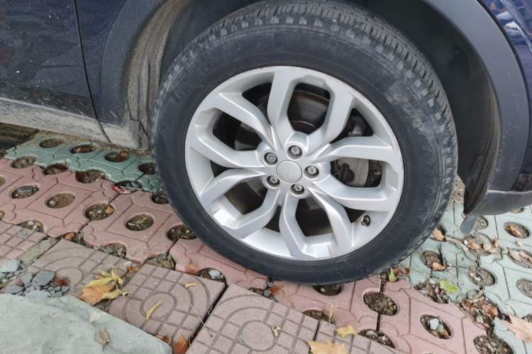 Used Land Rover Discovery Sport 2015 2.0T SE Right Front Wheel Hub