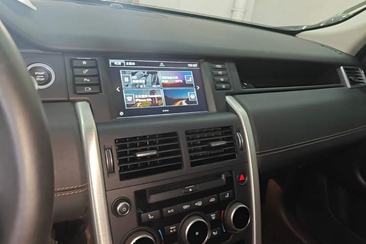 Used Land Rover Discovery Sport 2015 2.0T HSE LUXURY Audio And AC Panel