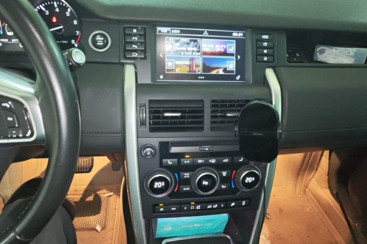 Used Land Rover Discovery Sport 2015 2.0T SE Audio And AC Panel