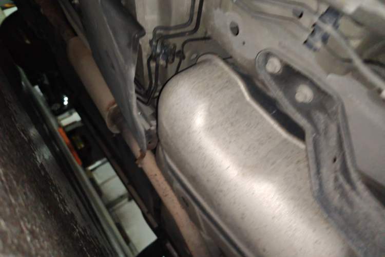Used Land Rover Discovery Sport 2015 2.0T HSE LUXURY Chassis Rear Left