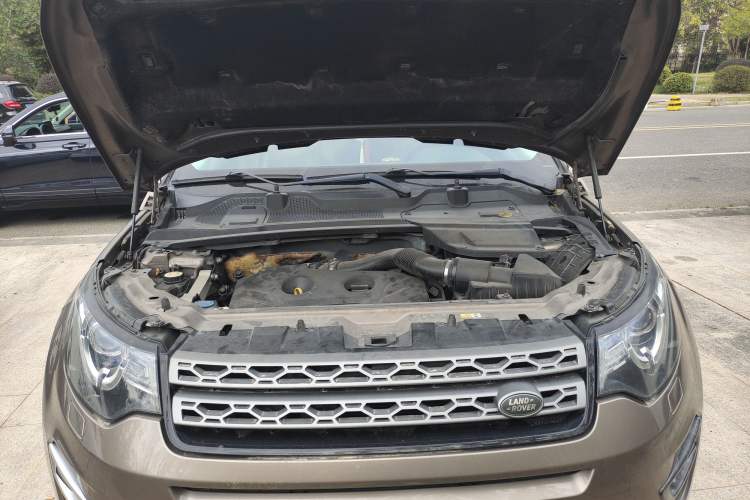 Used Land Rover Discovery Sport 2015 2.0T HSE LUXURY Engine Bay