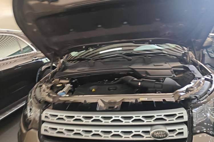 Used Land Rover Discovery Sport 2015 2.0T HSE LUXURY Engine Bay