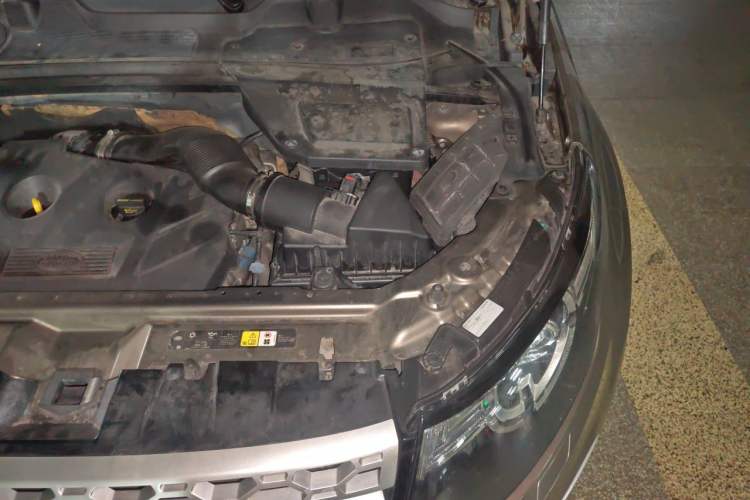 Used Land Rover Discovery Sport 2015 2.0T HSE LUXURY Engine Bay Left
