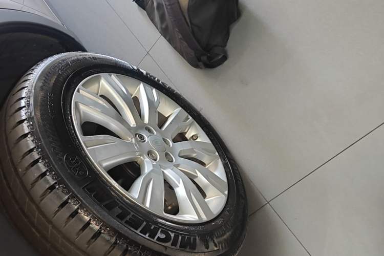Used Land Rover Discovery Sport 2015 2.0T HSE LUXURY Left Front Wheel Hub