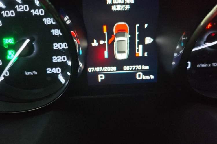 Used Land Rover Discovery Sport 2015 2.0T SE Odometer Close Up