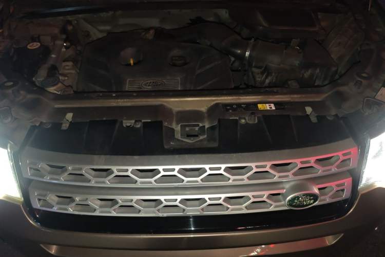 Used Land Rover Discovery Sport 2015 2.0T HSE LUXURY Engine Bay