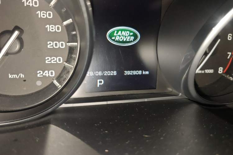 Used Land Rover Discovery Sport 2015 2.0T HSE LUXURY Odometer Close Up