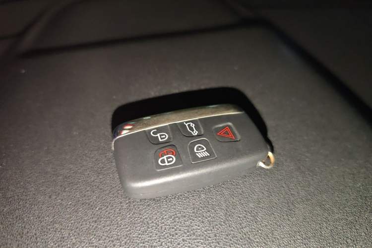 Used Land Rover Discovery Sport 2015 2.0T HSE LUXURY Vehicle Key