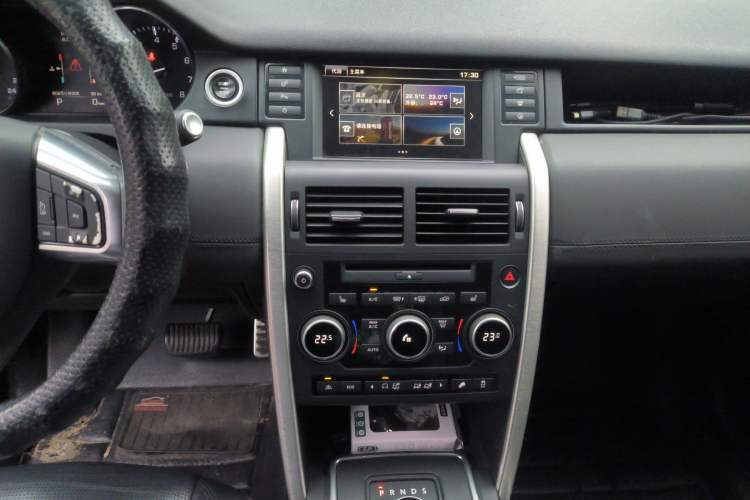 Used Land Rover Discovery Sport 2015 2.0T SE Audio And AC Panel