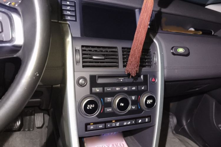 Used Land Rover Discovery Sport 2015 2.0T SE Audio And AC Panel