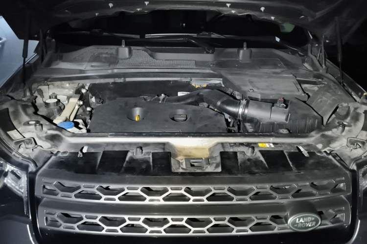 Used Land Rover Discovery Sport 2015 2.0T SE Engine Bay