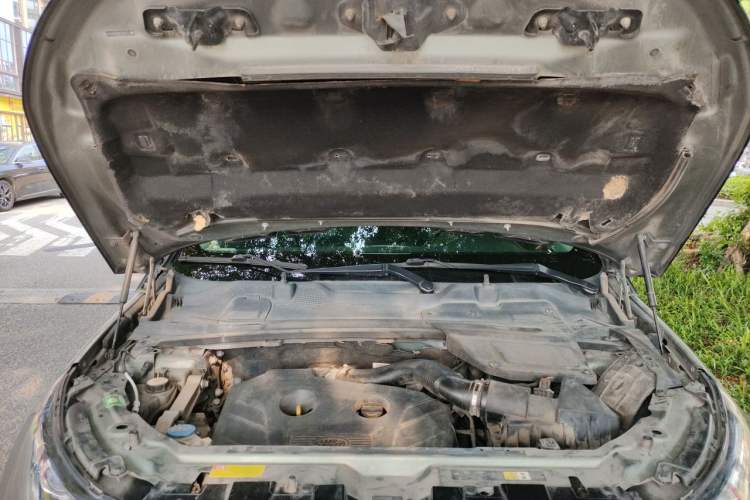 Used Land Rover Discovery Sport 2015 2.0T SE Engine Bay