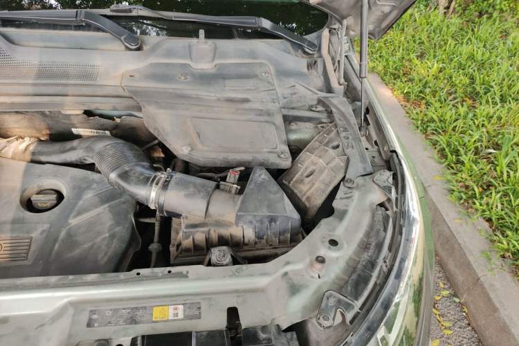Used Land Rover Discovery Sport 2015 2.0T SE Engine Bay Left