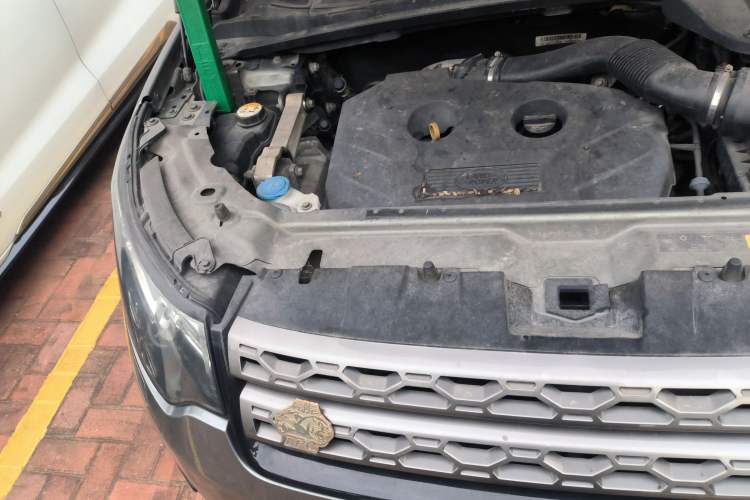Used Land Rover Discovery Sport 2015 2.0T SE Engine Bay Right