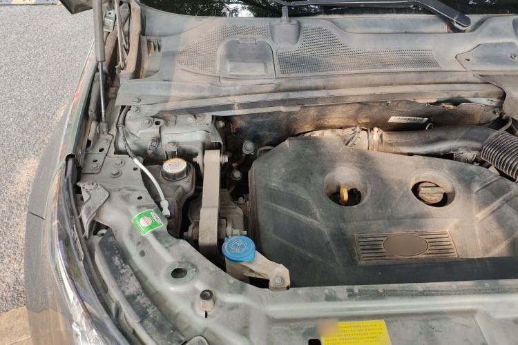 Used Land Rover Discovery Sport 2015 2.0T SE Engine Bay Right