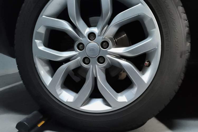 Used Land Rover Discovery Sport 2015 2.0T SE Exterior 7