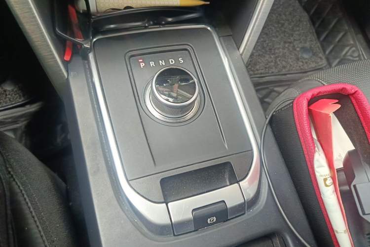 Used Land Rover Discovery Sport 2015 2.0T HSE LUXURY Gear Lever