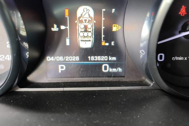 Used Land Rover Discovery Sport 2015 2.0T HSE LUXURY Odometer Close Up