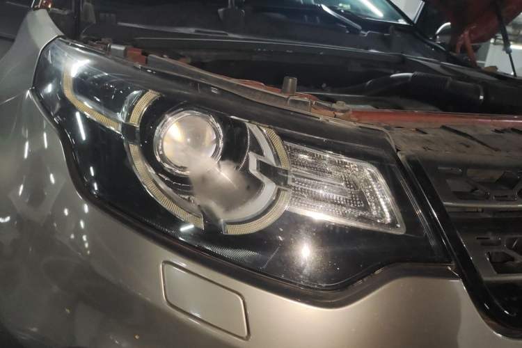Used Land Rover Discovery Sport 2015 2.0T SE Right Front Headlight