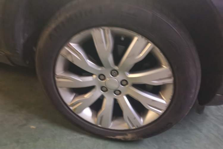 Used Land Rover Discovery Sport 2015 2.0T SE Right Front Wheel Hub