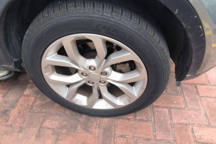 Used Land Rover Discovery Sport 2015 2.0T SE Right Front Wheel Hub