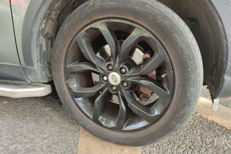 Used Land Rover Discovery Sport 2015 2.0T SE Right Front Wheel Hub