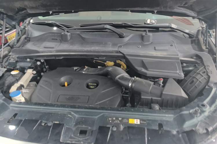 Used Land Rover Discovery Sport 2015 2.0T HSE LUXURY Engine Bay