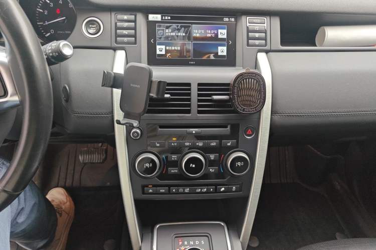 Used Land Rover Discovery Sport 2015 2.0T SE Audio And AC Panel