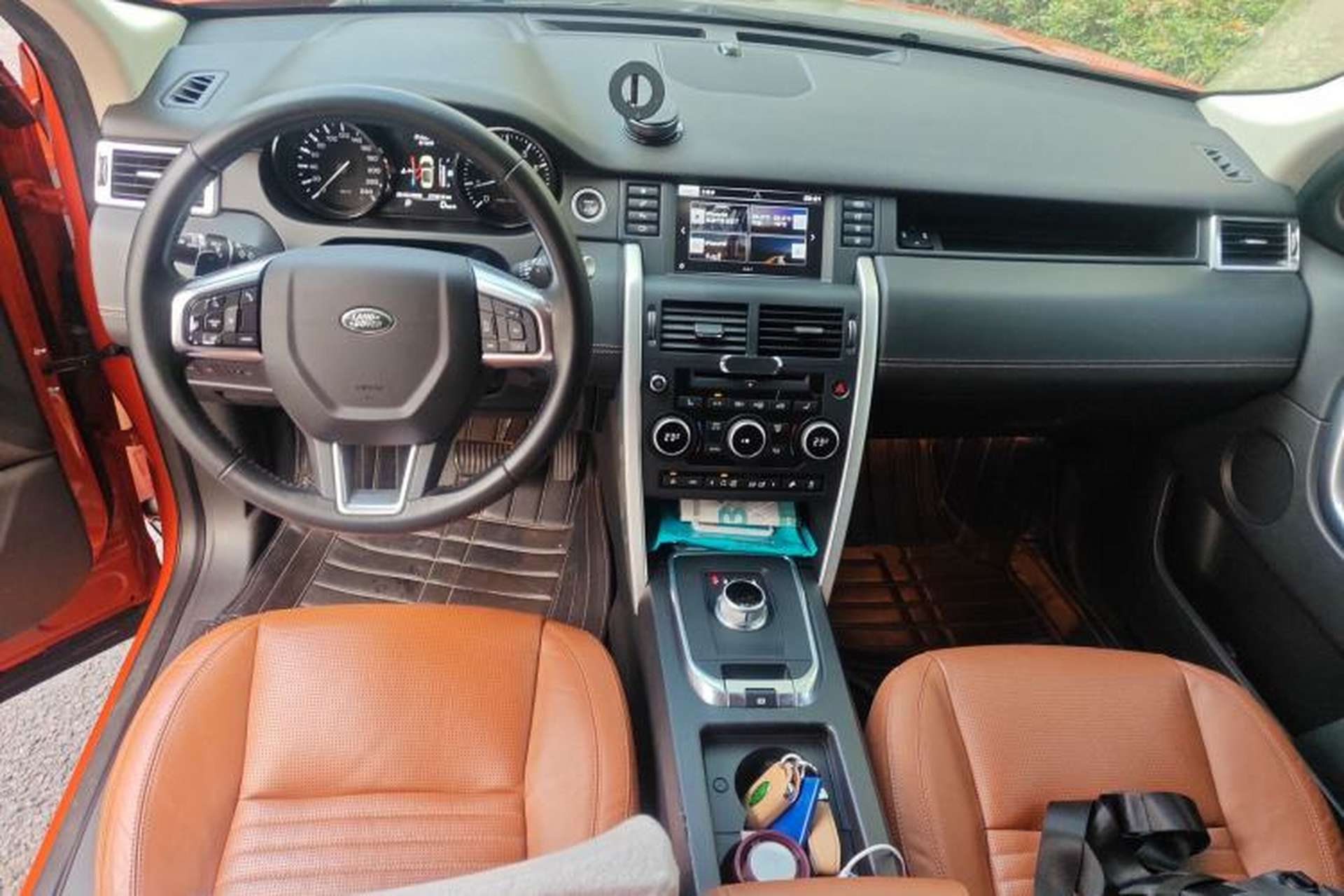 Used Land Rover Discovery Sport 2015 2.0T HSE LUXURY Center Console