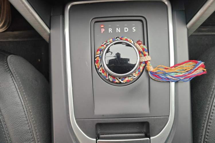 Used Land Rover Discovery Sport 2015 2.0T SE Gear Lever