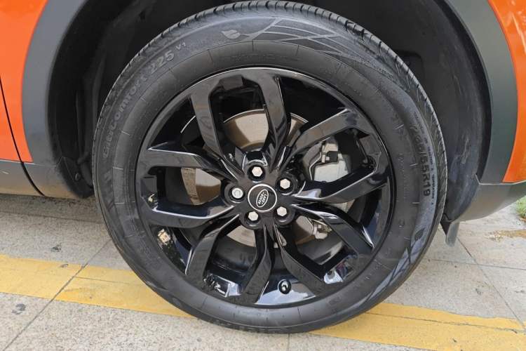 Used Land Rover Discovery Sport 2015 2.0T SE Right Front Wheel Hub