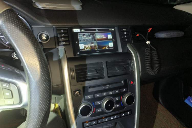 Used Land Rover Discovery Sport 2015 2.0T HSE LUXURY Audio And AC Panel