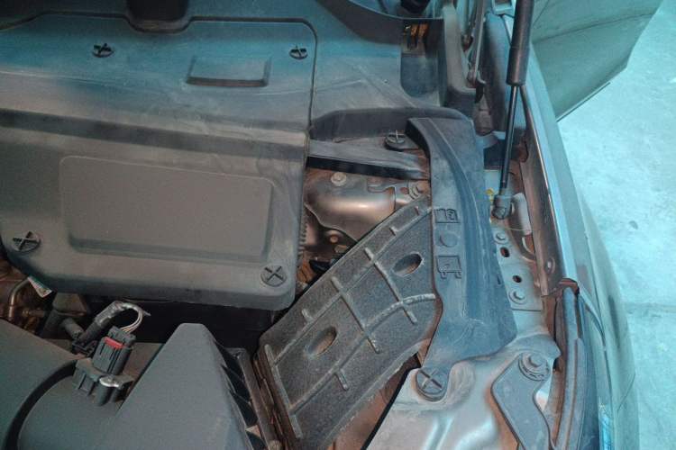 Used Land Rover Discovery Sport  Engine Bay Left