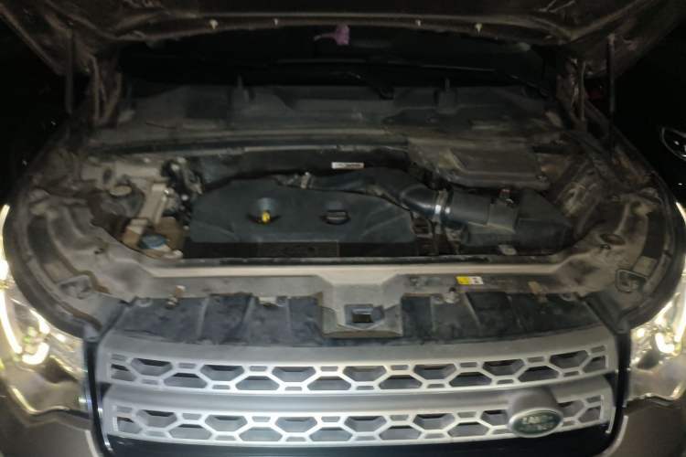 Used Land Rover Discovery Sport 2015 2.0T HSE LUXURY Engine Bay