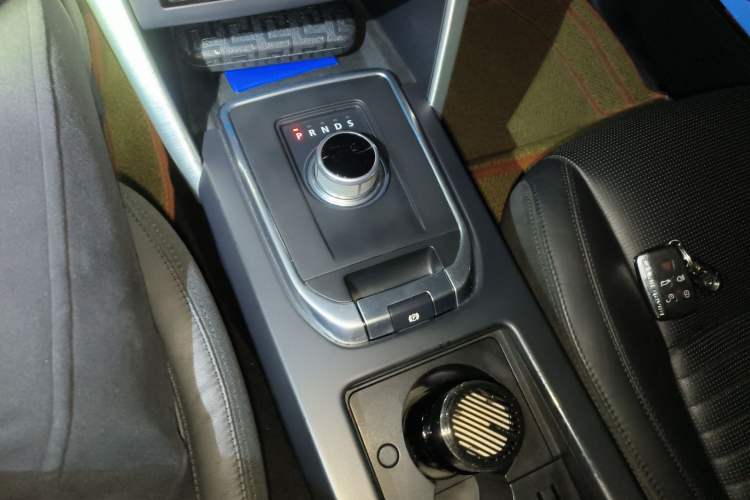 Used Land Rover Discovery Sport 2015 2.0T HSE LUXURY Gear Lever
