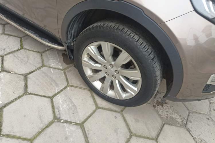 Used Land Rover Discovery Sport 2015 2.0T SE Right Front Wheel Hub