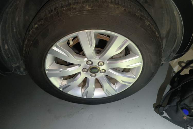 Used Land Rover Discovery Sport 2015 2.0T HSE LUXURY Right Front Wheel Hub