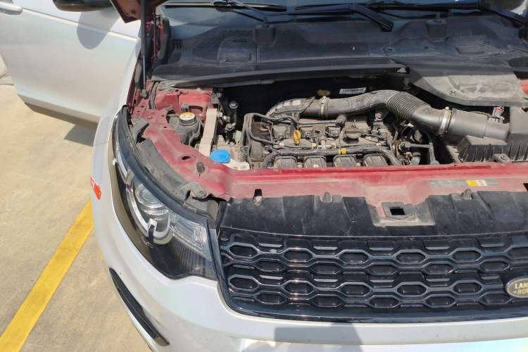 Used Land Rover Discovery Sport 2015 2.0T SE Engine Bay Right
