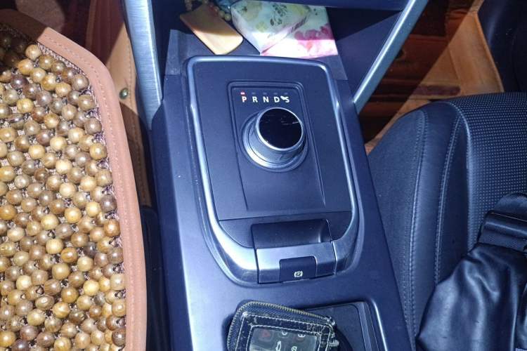Used Land Rover Discovery Sport 2015 2.0T HSE LUXURY Gear Lever