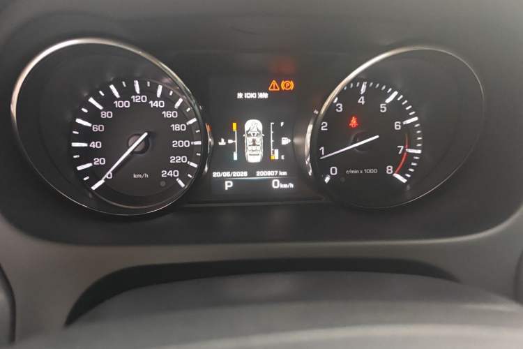 Used Land Rover Discovery Sport 2015 2.0T HSE LUXURY Odometer Close Up